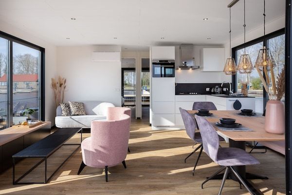 Woonkamer - Woonboot op en rond het Sneekermeer in Offingawier (4)