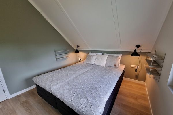 Slaapkamer - Watervilla in Balk met Privé Steiger in Balk (4)