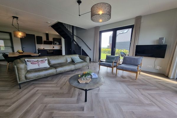 Woonkamer - Watervilla in Balk met Privé Steiger in Balk (1)