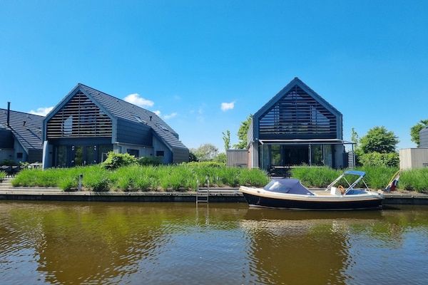 Buitenkant - Watervilla in Balk bij Friese Meren in Balk (1)