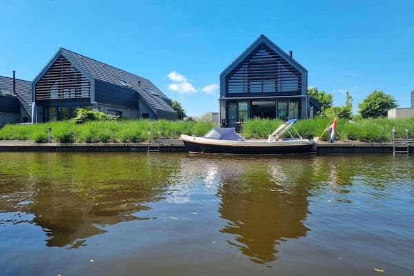 Buitenkant - Watervilla in Balk bij Friese Meren in Balk (2)