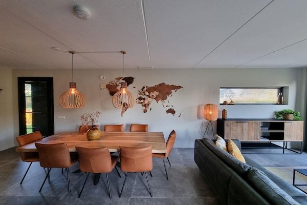 Eetkamer - Watervilla in Balk bij Friese Meren in Balk (5)