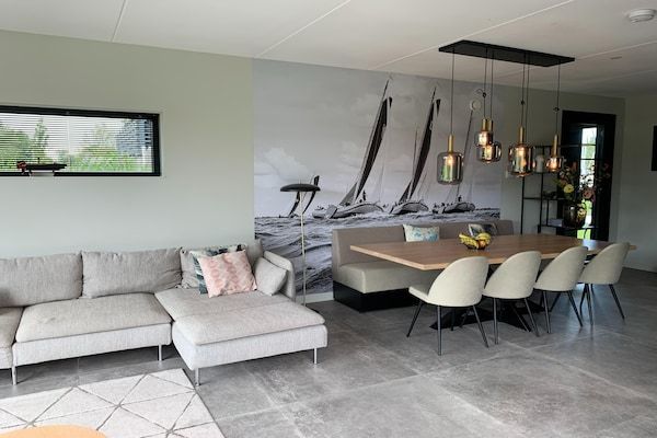 Woonkamer - Villa in Balk met eigen aanlegsteiger in Balk (5)