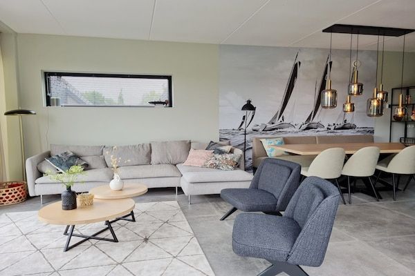 Woonkamer - Villa in Balk met eigen aanlegsteiger in Balk (4)