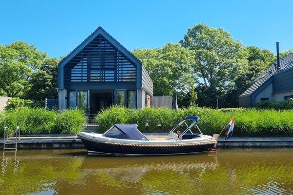 Buitenkant - Watervilla in Balk aan het Slotermeer in Balk (1)