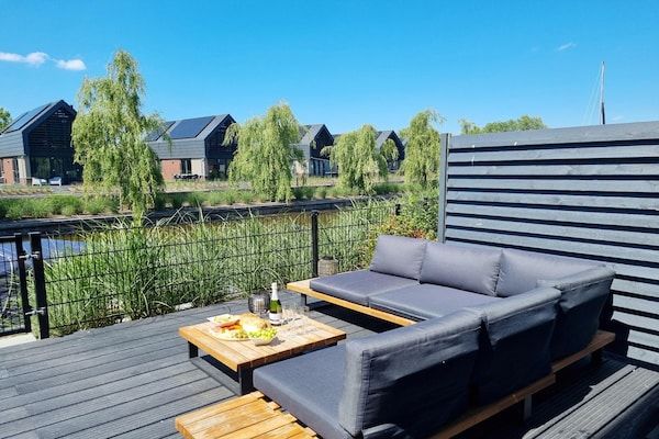 Terras - Watervilla in Balk aan het Slotermeer in Balk (2)
