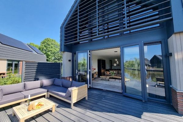 Buitenkant - Watervilla in Balk aan het Slotermeer in Balk (2)