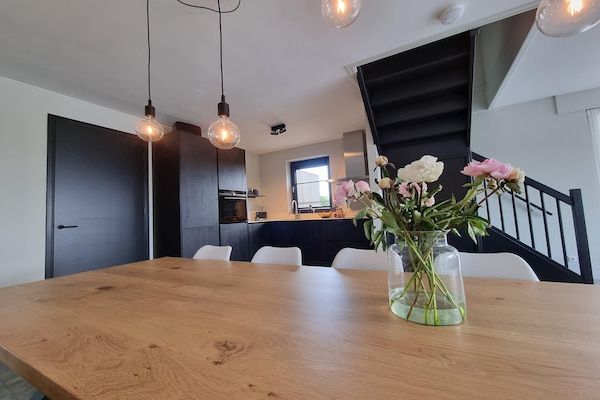 Eetkamer - Villa aan het water met aanlegsteiger in Balk (5)