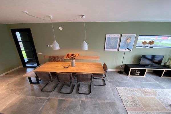 Eetkamer - Villa in Balk met eigen steiger aan Slotermeer in Balk (4)