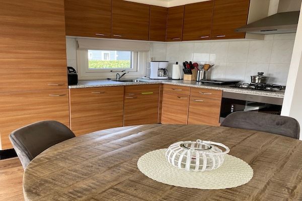 Keuken - Chalet met vaatwasser in een park in Lathum (2)