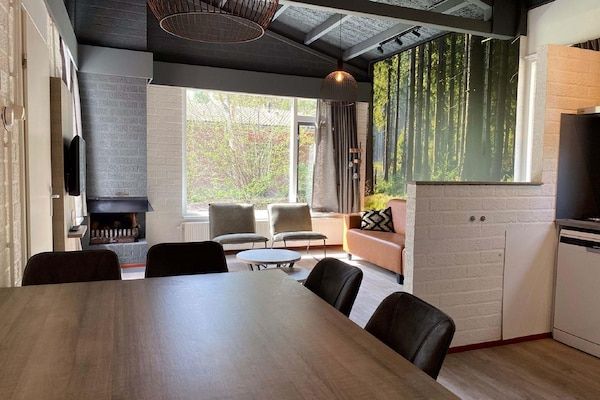 Eetkamer - Bungalow aan het water Weerterbergen in Weert (4)