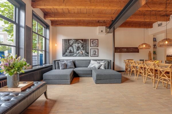 Woonkamer - Herberg in Ternaard bij UNESCO Erfgoed in Ternaard (2)