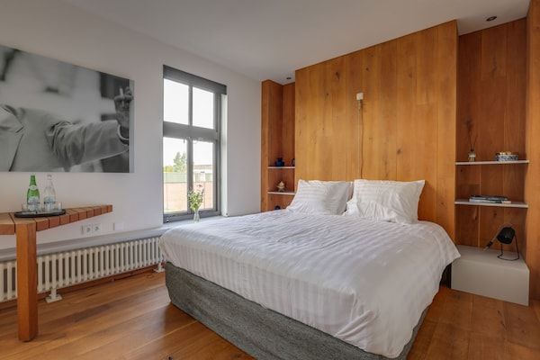 Slaapkamer - Herberg in Ternaard bij UNESCO Erfgoed in Ternaard (4)
