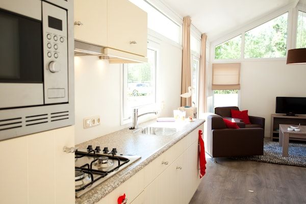 Keuken - Betoverend chalet op 600 m van de zee in Breskens (3)