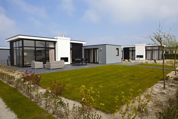 Buitenkant - Modern vakantiehuis op 600 m van de zee in Breskens (1)