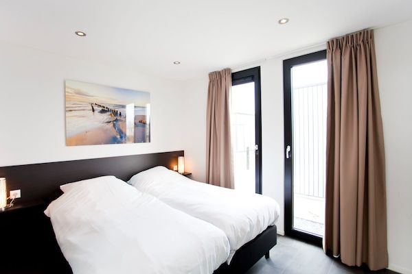 Slaapkamer - Modern vakantiehuis op 600 m van de zee in Breskens (4)