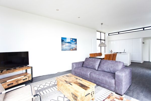 Woonkamer - Modern vakantiehuis op 600 m van de zee in Breskens (3)