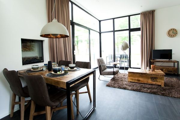 Eetkamer - Vakantiehuis in Breskens met tuin in Breskens (4)