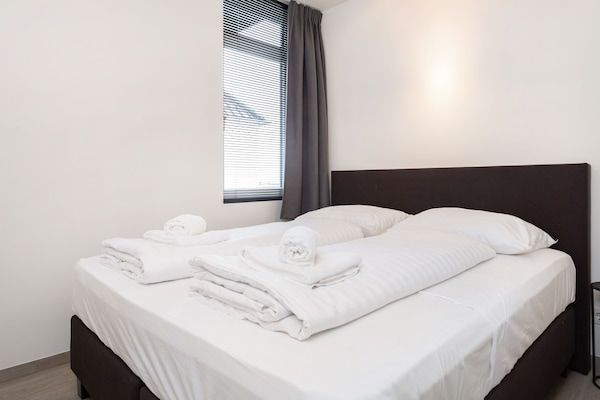 Slaapkamer - Appartement bij Sneekermeer en Jachthaven in Offingawier (3)