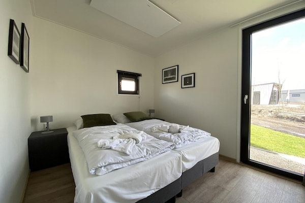 Slaapkamer - Licht en sfeervol chalet met terras. in Kampen (4)