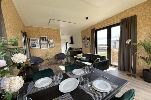Eetkamer - Licht en sfeervol chalet met terras. in Kampen (5)