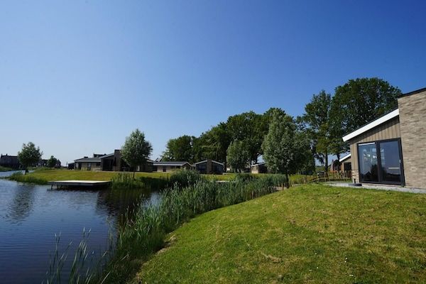 Buitenkant - Chalet aan het water voor 6 in Kampen in Kampen (5)