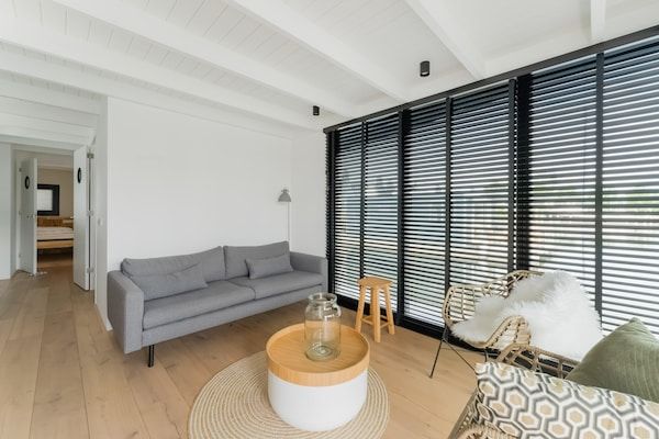 Woonkamer - Woonboot in Stavoren met Uitzicht op Water in Stavoren (2)