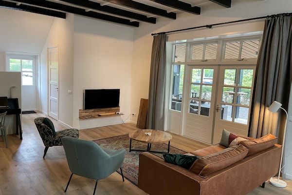 Woonkamer - Appartement in Wageningen nabij de Rijn in Elst (2)