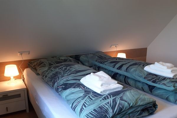 Slaapkamer - Stijlvol vakantiehuis aan zee in Tuitjenhorn (3)