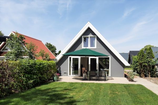 Buitenkant - Stijlvol vakantiehuis aan zee in Tuitjenhorn (1)