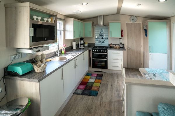 Keuken - Chalet in Oostkapelle bij het Strand in Oostkapelle (3)