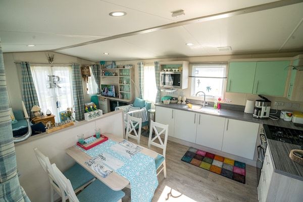 Keuken - Chalet in Oostkapelle bij het Strand in Oostkapelle (2)