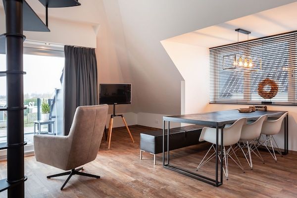 Woonkamer - Appartement Sneekermeer met watersport in Offingawier (3)