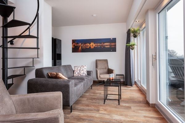 Woonkamer - Appartement Sneekermeer met watersport in Offingawier (2)