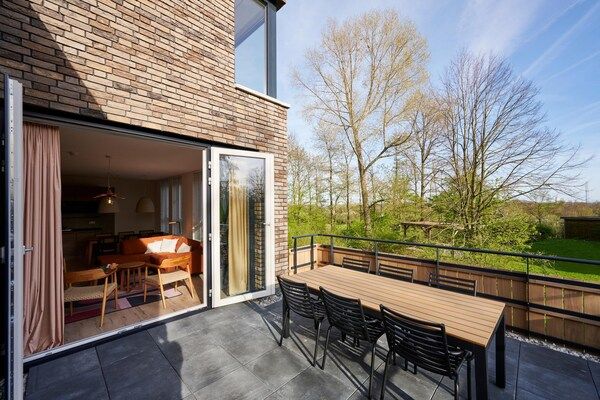 Terras - Ruim appartement bij wellness in Maastricht (5)