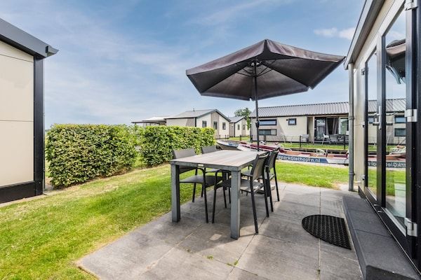 Terras - Leuk en gezellig chalet met ac en sloep in Giethoorn (5)