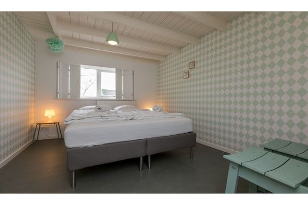 Slaapkamer - Appartement vlakbij het strand in Vrouwenpolder (3)