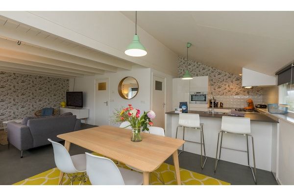 Keuken - Appartement vlakbij het strand in Vrouwenpolder (4)