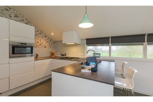 Keuken - Appartement vlakbij het strand in Vrouwenpolder (5)