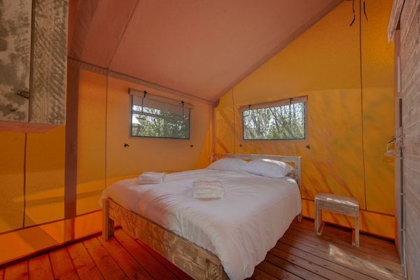 Slaapkamer - Safaritent vlak bij Biesbosch & Breda in Oosterhout (5)