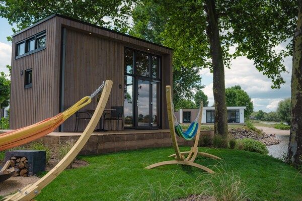 Buitenkant - Tiny House aan Nederlands Water in Maurik (5)