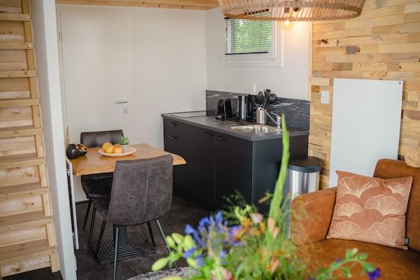 Keuken - Tiny House aan Nederlands Water in Maurik (3)