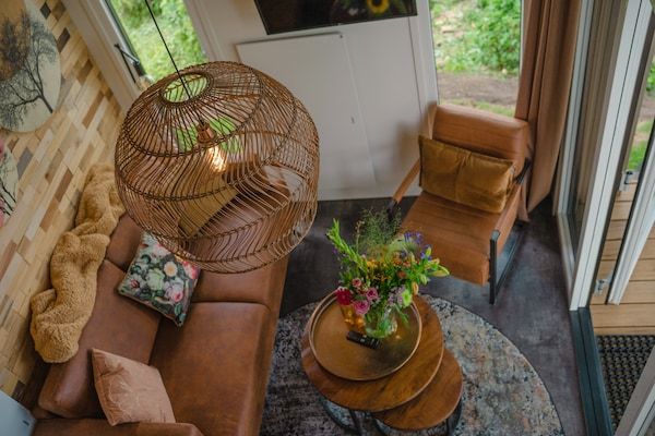 Woonkamer - Tiny House aan Nederlands Water in Maurik (2)