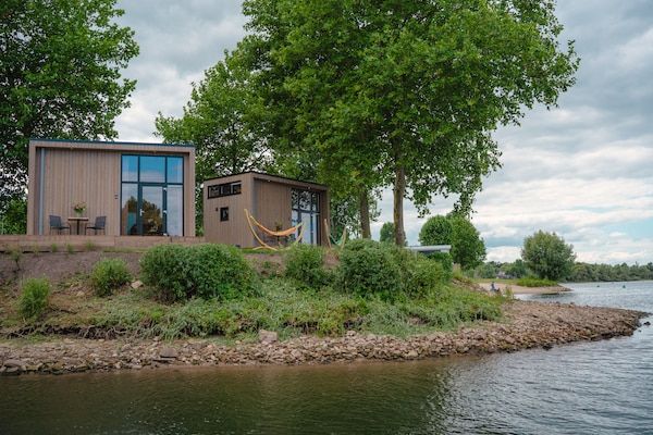 Buitenkant - Tiny House aan Nederlands Water in Maurik (1)