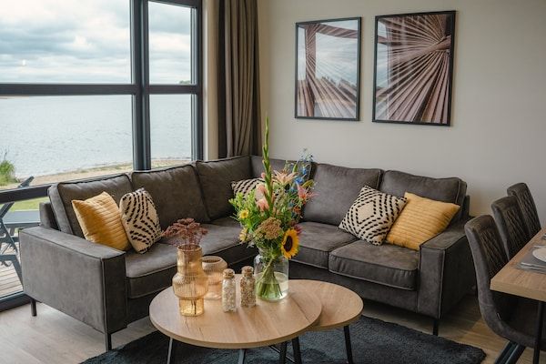 Woonkamer - Huis in Arnhem met uitzicht op de Rijn in Maurik (2)