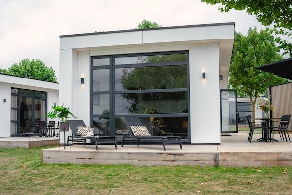 Buitenkant - Huis in Arnhem met uitzicht op de Rijn in Maurik (1)