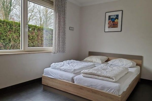 Slaapkamer - Vakantiehuis in Zeeland bij het Strand in Baarland (5)