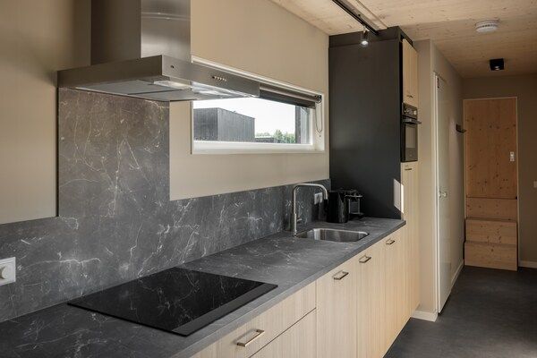 Keuken - Gezellige lodge vlakbij het strand in Kamperland (3)