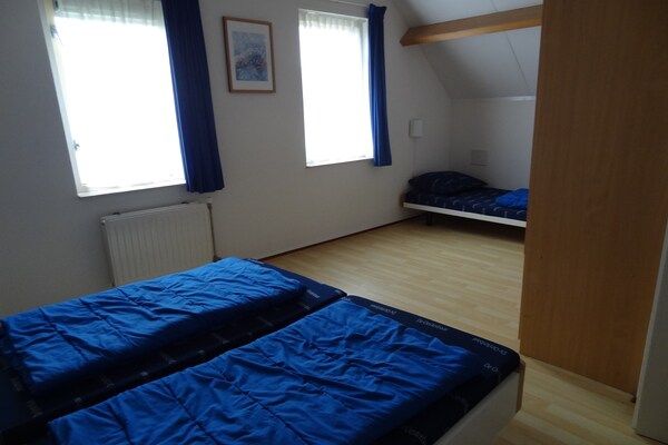 Slaapkamer - Thuissauna nabij stranden van Wemeldinge in Wemeldinge (5)
