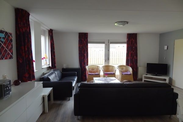 Woonkamer - Thuissauna nabij stranden van Wemeldinge in Wemeldinge (2)